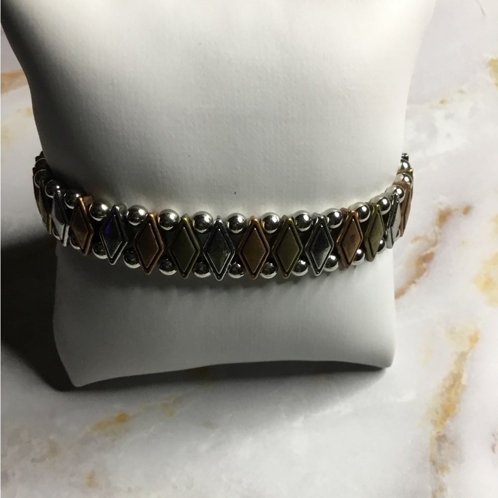 Stretch Abstract Bracelet - Picture 3 of 7
